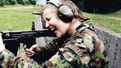 لجذب الجنس الناعم.. الجيش السويسري يغري نساءه بالملابس الداخلية