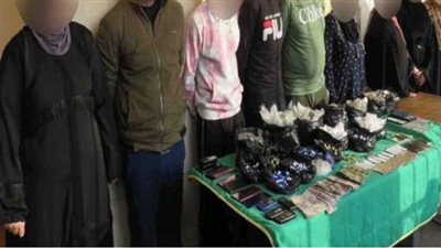 الداخلية تضبط بؤرة إجرامية لتجارة المخدرات يديرها 9 عناصر بالطالبية