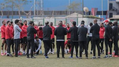 دوري أبطال إفريقيا | موسيماني يحاضر لاعبي الأهلي استعدادا للمريخ