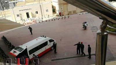 لحظة خروج جثمان كمال الجنزوري من مستشفي الدفاع الجوي | صور