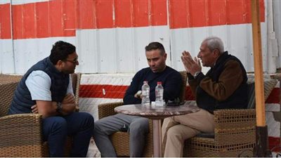 حازم إمام وميدو يؤازران الفريق.. ويجتمعان برئيس النادي