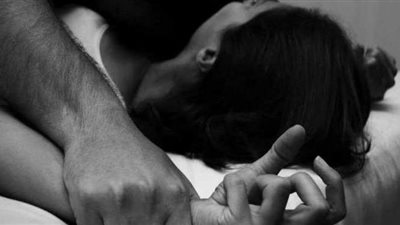 شاب يشوه فتاة بـ