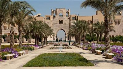 الجامعة الأمريكية بالقاهرة تمنح الجزائري أحمد طيباوي جائزة نجيب محفوظ للأدب