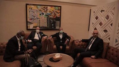 دوري أبطال إفريقيا | السفير المصري بالسودان يستقبل بعثة الأهلي