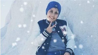 أول صور للطفل ضحية سقوط سيارة أسرته بالمجرى الملاحي لقناة السويس