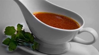 السر في البصل.. طريقة عمل صلصة الكشري