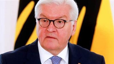 رئيس ألمانيا يتلقى لقاح إسترازينيكا.. ووزير الداخلية يرفض