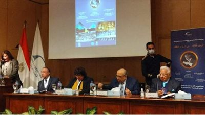 وزيرة الثقافة ومحافظ الإسكندرية يفتتحان مئوية الدكتور ثروت عكاشة