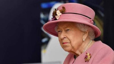أول ظهور لملكة بريطانيا بعد تخفيف إجراءات العزل | بالفيديو