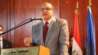 تسليم 9645 بوليصة تأمين ضد الحوادث للعمالة غير المنتظمة بأسوان