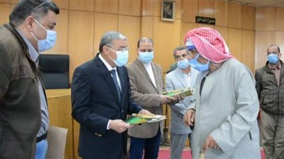 تسليم 78 عقداً جديداً لتقنين أوضاع أراضي أملاك الدولة بالمنيا