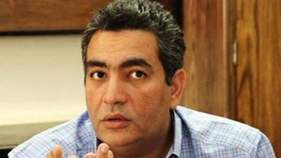 أحمد مجاهد يعقد جلسة الشركة الأسبانية للفار