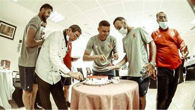 الأهلي يحتفل بعيد ميلاد سعد سمير في السودان