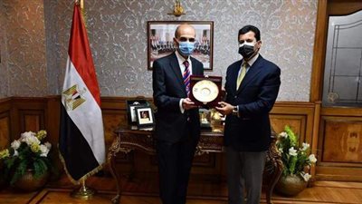 محافظ المنيا يستقبل وزير الشباب والرياضة بديوان المحافظة