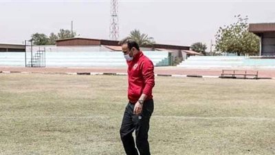 سيد عبد الحفيظ يعاين ملعب الرياضة العسكري قبل مران الأهلى