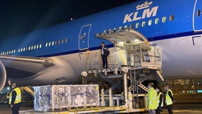 ضد الجائحة.. الاتحاد الأوروبي يسلم مصر أول شحنة لقاحات كوفاكس