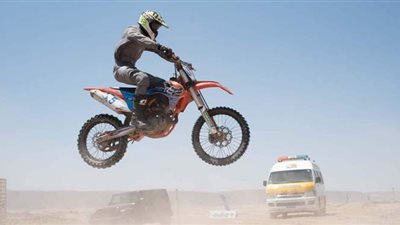 الرياضة تطلق اشارة بدء سباق 