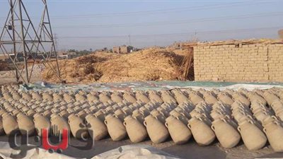 تزامنا مع قدوم رمضان.. إقبال أهالي قرى ونجوع الصعيد على الأواني الفخارية | صور