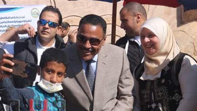 محافظ مطروح يشارك في احتفالات «يوم اليتيم» ويوجه بدعمهم | صور