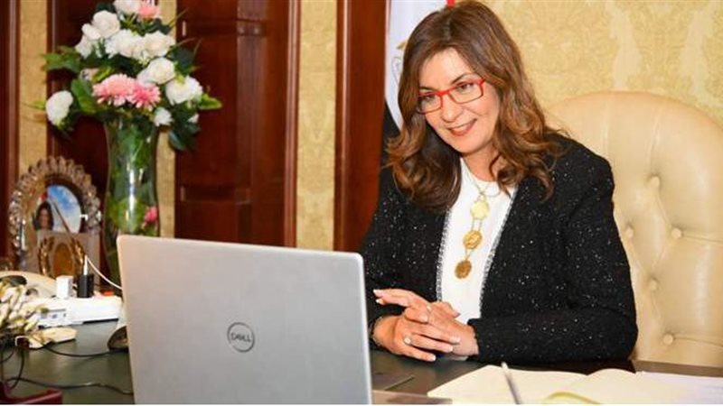 السفيرة نبيلة مكرم