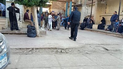 لحظة تسليم جثامين ضحايا حادث قطار ميت غمر لذويهم | فيديو