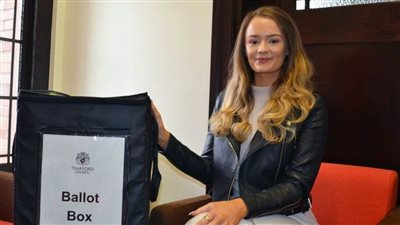 مجلس مدينة ببريطانيا يبحث عن مواطنة فقدت خاتم بأحد صناديق الاقتراع الانتخابية