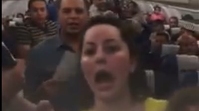 بالفيديو.. اختناق ركاب طائرة مصرية لعدم وجود تكييف على متنها