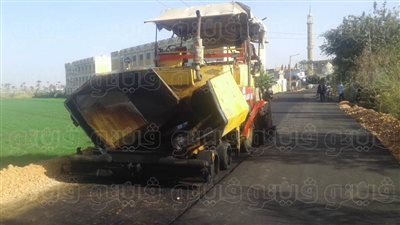 رصف طرق بأطوال 5 كيلو مترات في القوصية | صور