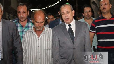 بالصور.. محافظ دمياط يقدم واجب العزاء في شهيد رفح