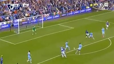 بالفيديو.. إلغاء هدف لإيفرتون في شباك مان سيتي بسبب التسلل