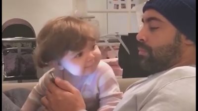 بالفيديو.. رد فعل طفل رضيع تجاهله والده