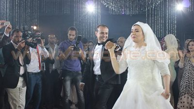 ننشر الصور الأولى لحفل زفاف ابنة شقيق أحمد السبكي