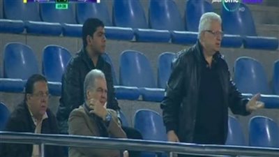 مرتضى منصور يوبخ لاعبي الزمالك عقب التعادل مع سموحة بالدوري