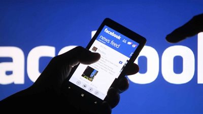 أطرف مواقف رواد «فيس بوك» مع «الكراش» في الصغر.. إسلام: اتضربت بدالها من المدرس.. عماد: دلقت عليها ماية عشان أنقذها.. أحمد: ضربتها كوع كسرت سنانها.. وإسماعيل: إدتها رشوة قلم ألوان