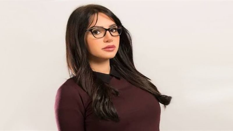 مصممة الأزياء إنجي
