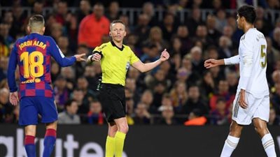 تسريب تسجيلات بين حكم مباراة الكلاسيكو ومسئول تقنية VAR عن ضربتي الجزاء | فيديو