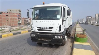 بالصور.. مجلس مدينة بنها يتسلم أول سيارة كنس بتكلفة مليوني جنيه