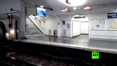 بالفيديو.. فيضانات عارمة تجتاح مترو أنفاق باريس