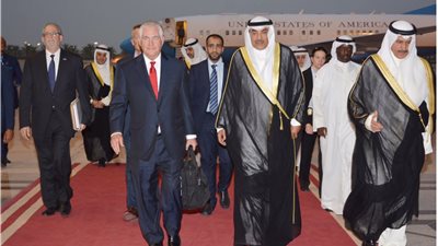 أمير الكويت يستقبل «تيلرسون» لبحث الحل الأمريكي لأزمة قطر