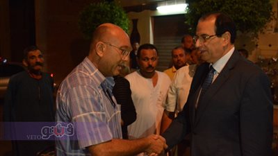 بالفيديو.. والد شهيد الدقهلية للمحافظ: قدمت نجلي فداء للوطن