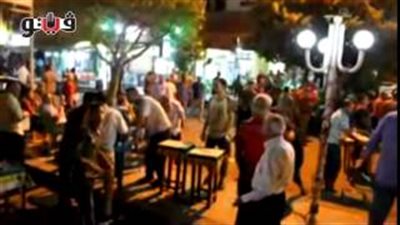 بالفيديو.. حملة لإزالة الإشغالات بشارع النزهة وميدان روكسي ومحيط قصر الاتحادية في مصر الجديدة.. سيدة: الباعة الجائلين «بلطجية وبيقتحموا بيوتنا»..«المأمور»: الحملة تستهدف المقاهي غي