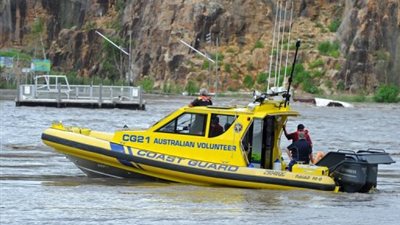 أستراليا تنقذ 83 من طالبى اللجوء بعد تعطل قاربهم قبالة سواحلها