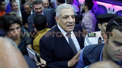 بالفيديو والصور.. «محلب» يصل محطة مصر لتدشين قطار رجال الأعمال