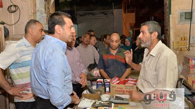 بالصور.. محافظ أسيوط يتفقد صرف المقررات التموينية بحي غرب