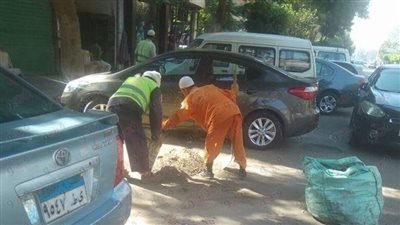 بالصور.. رفع تراكمات القمامة بشارع جامعة الدول العربية