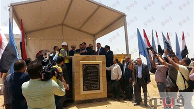 وزير الإسكان ومحافظ القاهرة يضعان حجر أساس للمرحلة الثانية من مشروع معا