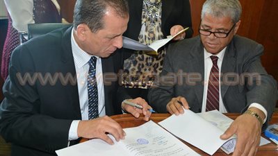 بالصور.. توقيع عقد انتقال ملكية 12 فدانا من «هليوبوليس» لميناء القاهرة