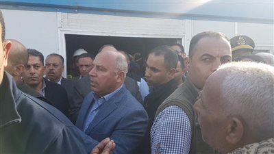 أهالي ديروط يطالبون وزير النقل بمستحقاتهم مقابل أراضيهم المنزوعة في مشروع المحور| فيديو