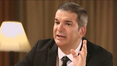 طوني خليفة يصل بيروت بعد قضاء إجازته في القاهرة