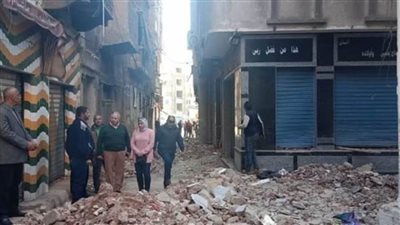 رئيس حي غرب الإسكندرية يتابع الحالة الفنية للعقار المائل